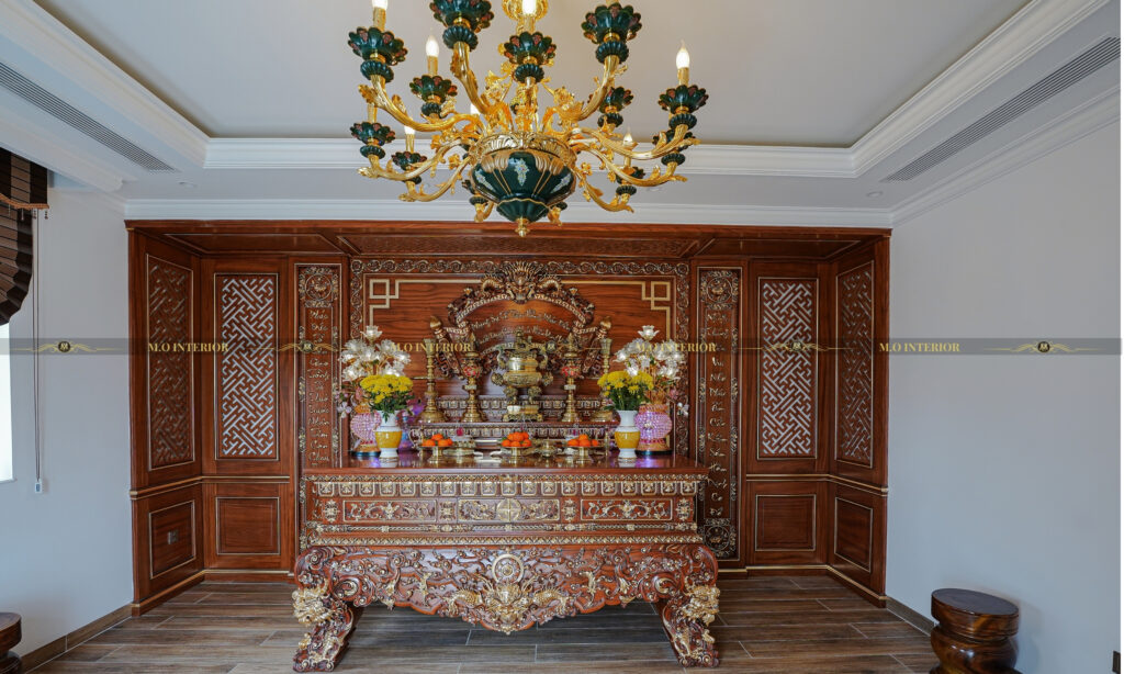 Phòng thờ ấm cúng trang trọng, nơi tưởng nhớ ông bà tổ tiên.